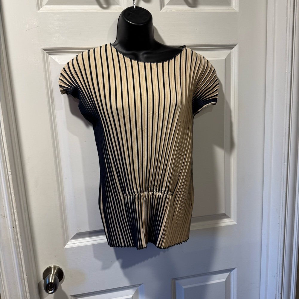 Zara Black and Cream Striped Short Sleeve Top